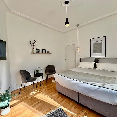 Bonjour Apartment *